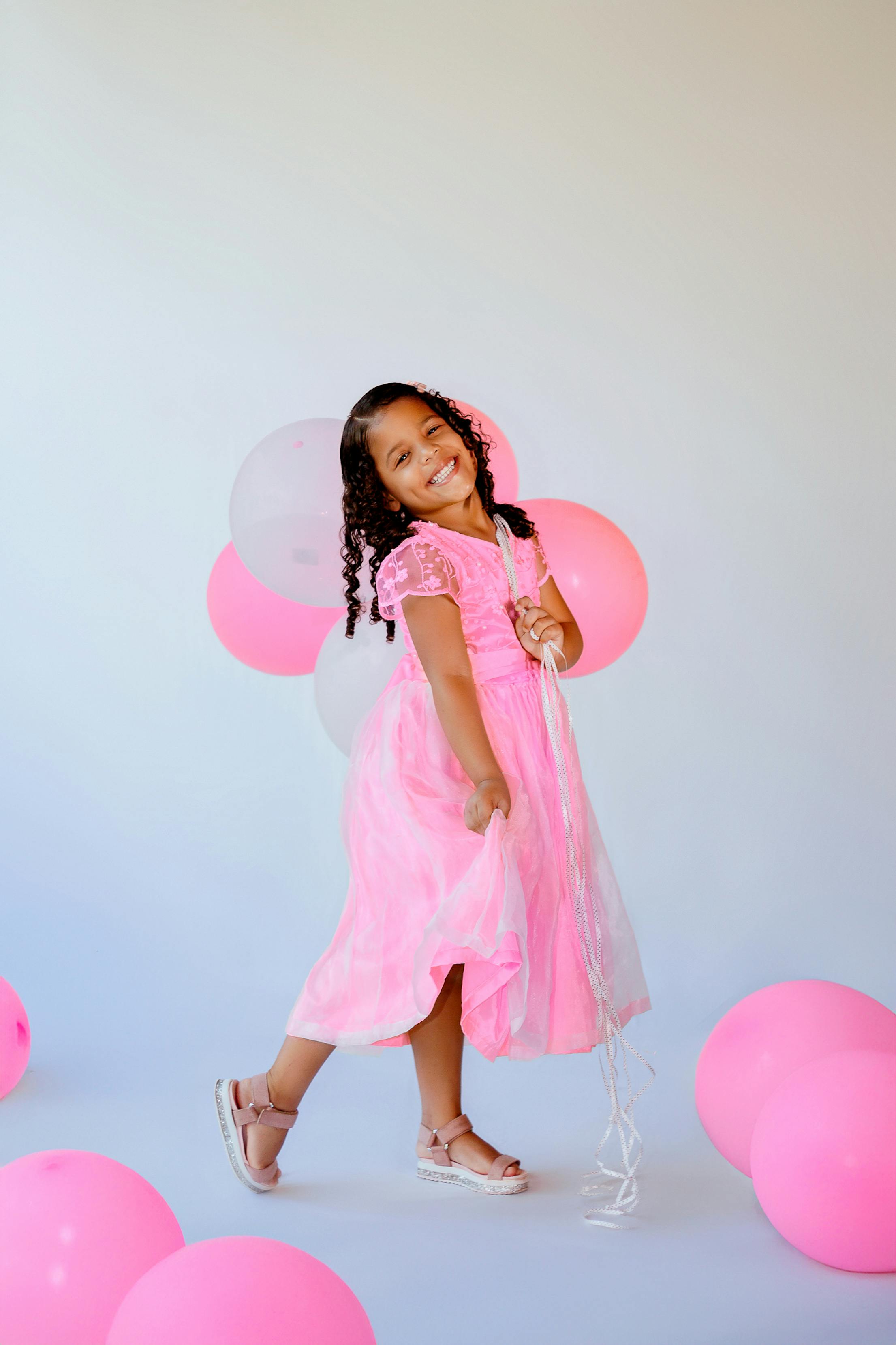 高清影视推荐封面：人物与光影氛围图