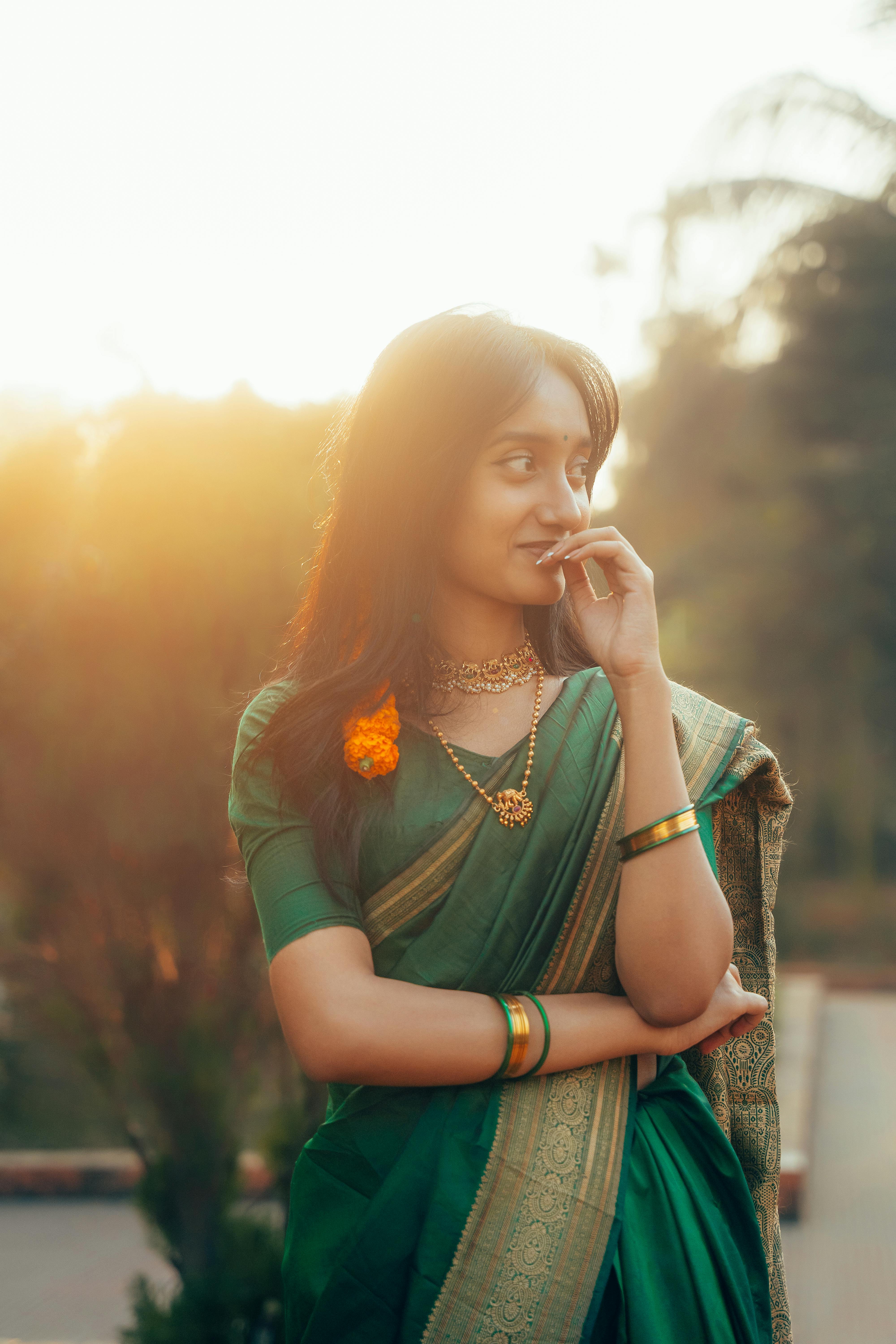 历史条目封面：纪实氛围图