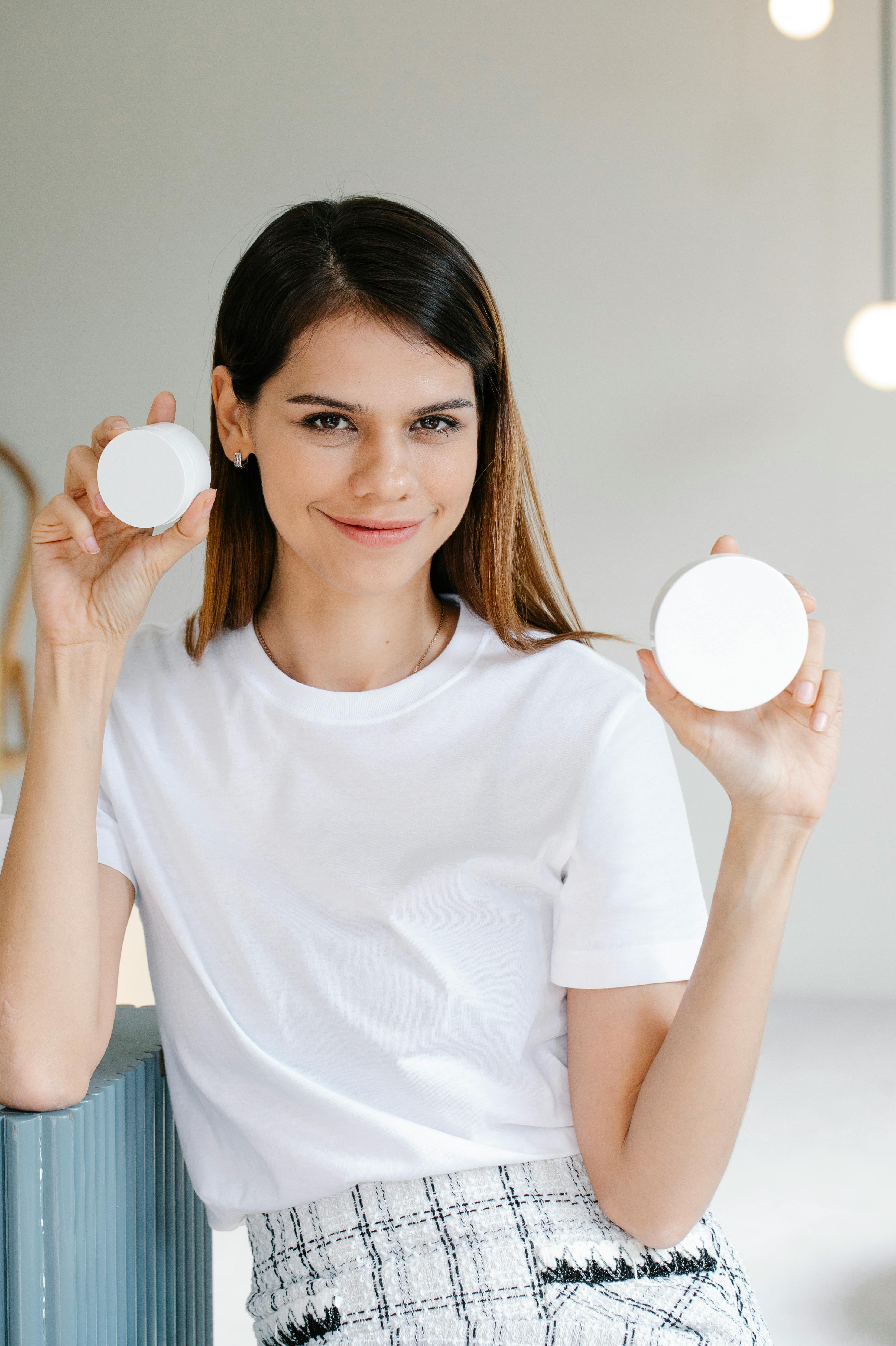 播放预览封面：人物肖像与电影感画面